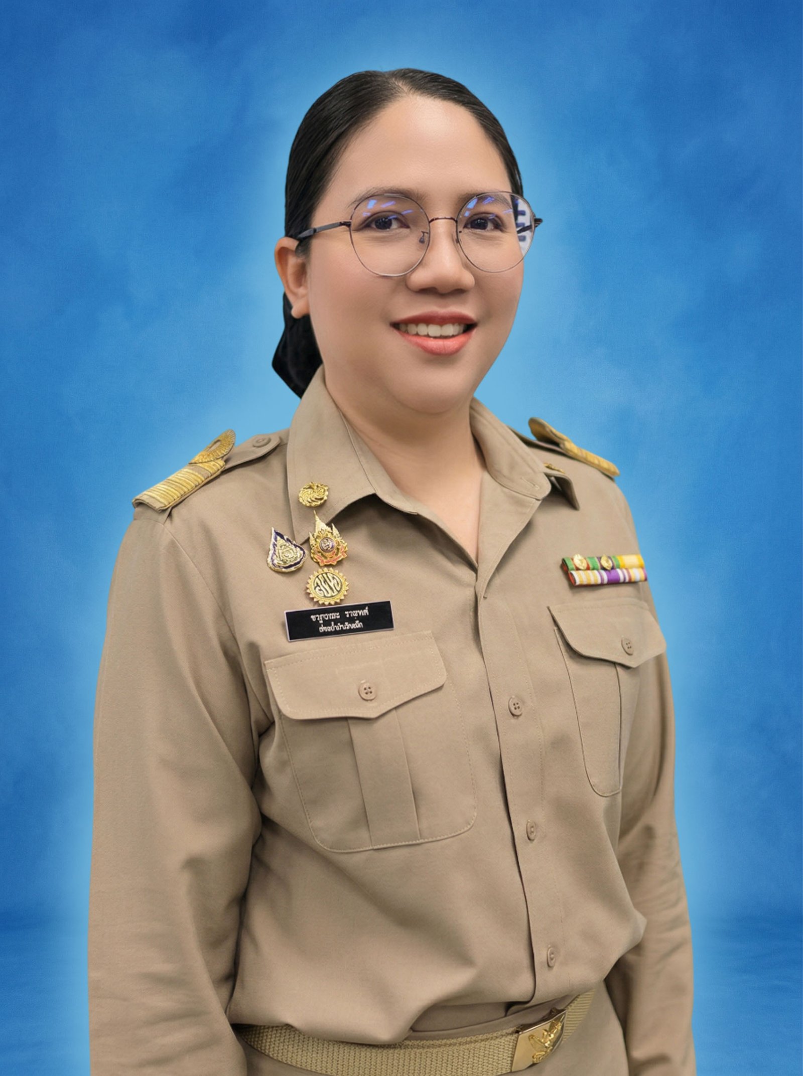 นางสาวจารุวรรณ ราชวงศ์